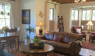 The Cottage on West 27th Street, Milton Parker Home, Luxury B&amp;B in Bryan, TX