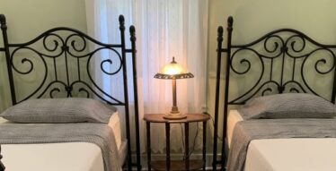 The Cottage on West 27th Street, Milton Parker Home, Luxury B&amp;B in Bryan, TX